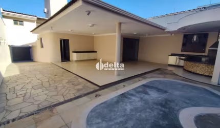 Casa residencial disponível para locação no bairro Lidice em Uberlândia-MG