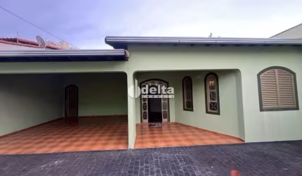 Casa disponível para locação no bairro Santa Mônica em Uberlândia-MG