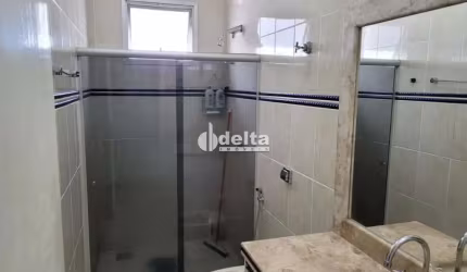 Casa disponível para locação e venda no bairro Santa Rosa em Uberlândia-MG