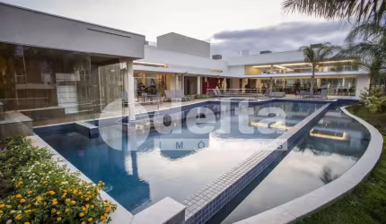 Casa no condomínio VILLAGE PARADISO II disponível para Venda em Uberlândia-MG