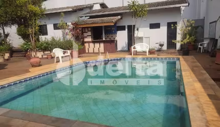 Casa disponível para locação no bairro Cidade Jardim em Uberlândia-MG