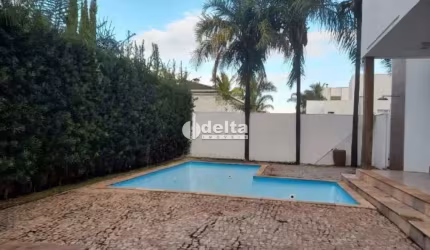 Casa em condomínio fechado disponível para Locação no bairro Nova Uberlândia em Uberlândia-MG.