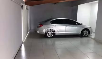 Casa disponível para locação no bairro Jardim das Palmeiras em Uberlândia-MG