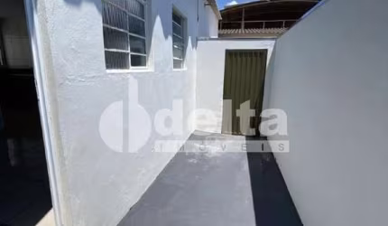 Casa disponível para locação no bairro Presidente Roosevelt em Uberlândia-MG