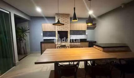 Casa disponível para locação no bairro Morada da Colina em Uberlândia-MG