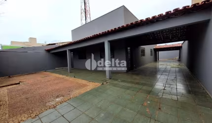 Casa disponível para locação no bairro Santa Mônica em Uberlândia-MG