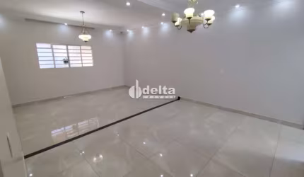 Casa residencial disponível para Locação no bairro Segismundo Pereira em Uberlândia-MG.