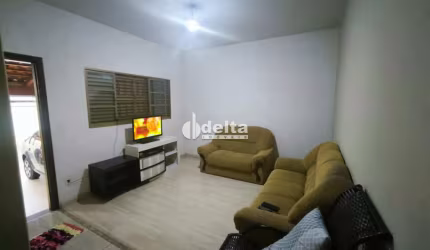 Casa residencial mobiliada disponível para Locação no bairro Jardim Paticia em Uberlândia-MG.