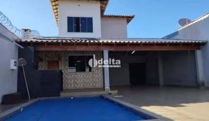Casa residencial disponível para Locação no bairro Portal do Vale em Uberlândia-MG.