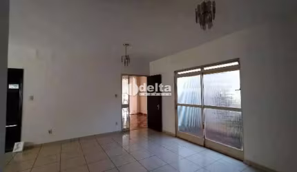 Casa residencial disponível para Locação no bairro Umuarama em Uberlândia-MG.