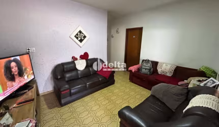 Casa residencial disponível para Locação e venda no bairro Carajás em Uberlândia-MG