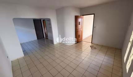 Casa residencial disponível para Locação no bairro Segismundo Pereira em Uberlândia-MG.