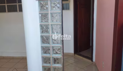 Casa residencial disponível para Locação no bairro Lagoinha em Uberlândia-MG.