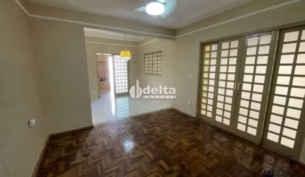 Casa residencial disponível para Locação no bairro Nossa Senhora das Graças em Uberlândia-MG.