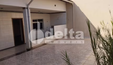 Casa disponível para locação no bairro Tabajaras em Uberlândia-MG