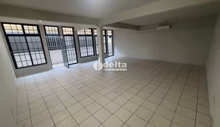 Sala comercial disponível para Locação no bairro Daniel Fonseca em Uberlãndia-MG