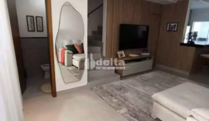 Casa disponível para venda no bairro Praça Alto Umuarama em Uberlândia-MG