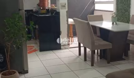 Apartamento disponível para venda no bairro Residencial Lago Azul em Uberlândia-MG