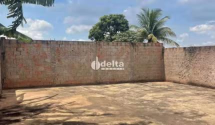 Galpão comercial disponível para locação e venda no bairro Carajás em Uberlândia-MG
