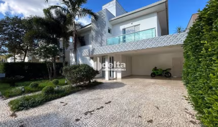 Casa no condomínio Jardins Roma disponível para Locação e venda em Uberlândia-MG