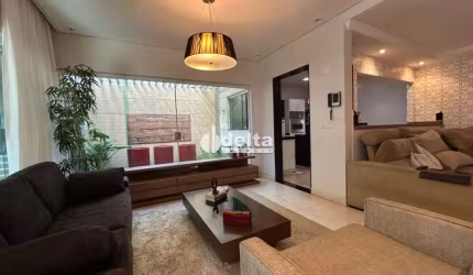 Casa residencial disponível para Locação no bairro Patrimônio em Uberlândia-MG.