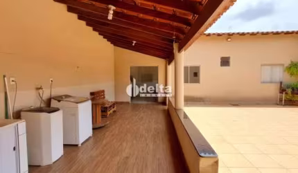 Casa residencial  disponível para venda no bairro São Jorge em Uberlândia-MG
