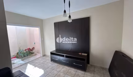 Casa residencial disponível para locação e venda no bairro Granada em Uberlândia-MG.