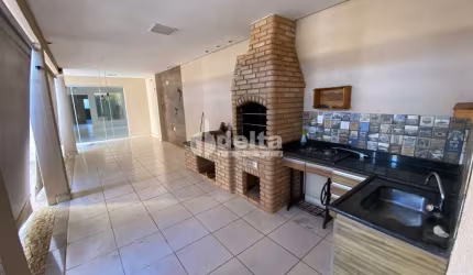 Casa residencial disponível para Locação no bairro Roosevelt em Uberlândia-MG.