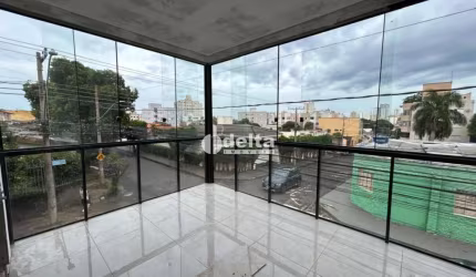 Sobrado disponível para locação no bairro Saraiva em Uberlândia-MG