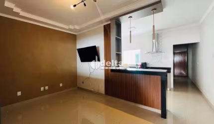 Casa residencial disponível para locação e venda no bairro Jardim Europa em Uberlândia-MG.
