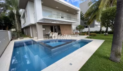 Casa em condomínio disponível para locação no bairro Morada da Colina em Uberlândia-MG