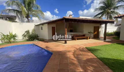 Casa residencial disponível para locação no bairro Morada da Colina em Uberlândia-MG.