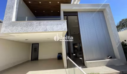 Casa residencial disponível para locação no bairro Jardim Karaiba em Uberlândia-MG