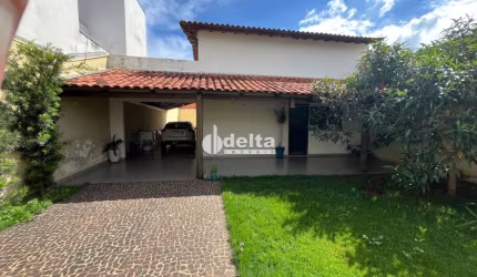 Casa residencial  disponível para venda no bairro Nova Uberlândia em Uberlândia-MG