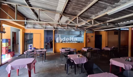 Loja disponível para venda no bairro Presidente Roosevelt em Uberlândia-MG.