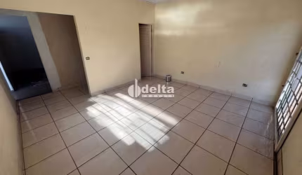 Casa residencial ou comercial com comodo de comercio,Bairro: Jardim Canaã,Uberlandia MG