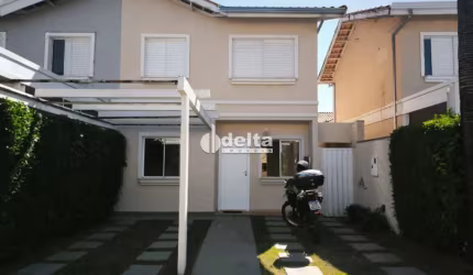 Casa no condomínio The Palms disponível para locação e venda no bairro Morada da Colina em Uberlândia-MG.