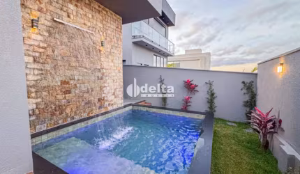 Casa no condomínio Terras Alpha disponível para venda em Uberlândia-MG