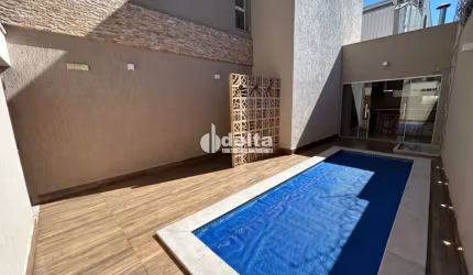 Casa no condomínio Village Paradiso I para venda no bairro Granja Marileuza em Uberlândia-MG.