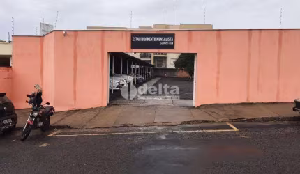 Terreno disponível para locação e venda 800 m² no bairro Brasil em Uberlândia-MG