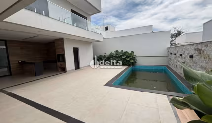 Casa em condomínio disponível para venda no bairro Laranjeiras em Uberlândia-MG