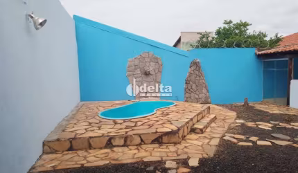 Casa residencial disponível para locação no bairro Segismundo Pereira em Uberlândia-MG