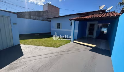 Casa residencial disponível para locação no bairro Segismundo Pereira em Uberlândia-MG