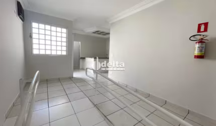 Casa comercial disponível para locação no bairro Centro em Uberlândia-MG