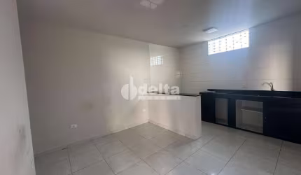 Casa residencial disponível para locação no bairro Santa Rosa em Uberlândia-MG