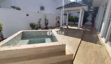 Casa no condomínio JARDINS GÊNOVA disponível para venda em Uberlândia-MG