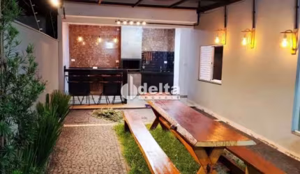 Casa residencial disponível para locação no bairro Granada em Uberlândia-MG.