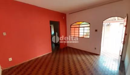 Casa disponível para locação no bairro Santa Mônica em Uberlândia-MG
