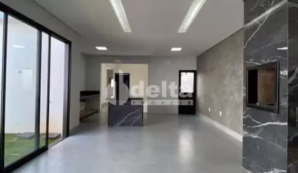 Casa residencial disponível para venda no bairro Alto Umuarama em Uberlândia-MG
