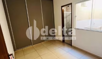 Prédio comercial disponível para venda no bairro São Jorge em Uberlândia-MG